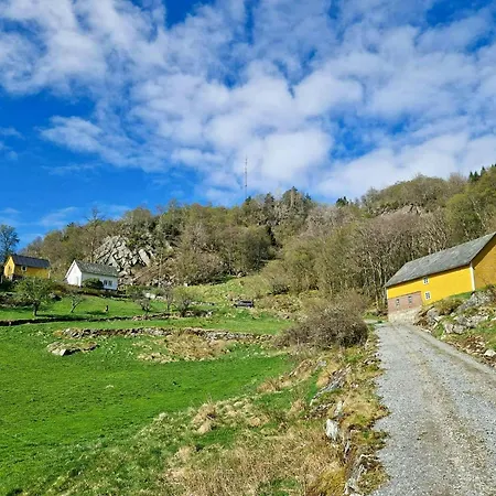 Family By The Fjord In Tysnes Feriehus Uggdal