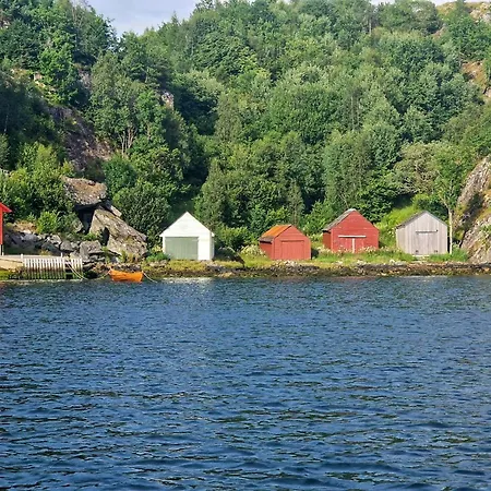Family By The Fjord In Tysnes Feriehus
